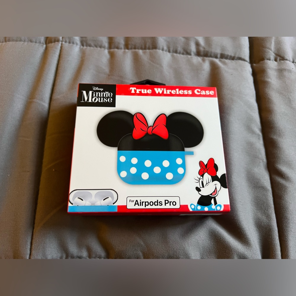 NEW IN BOX / NEVER OPENED | Disney Minnie Mouse AirPods Pro Case